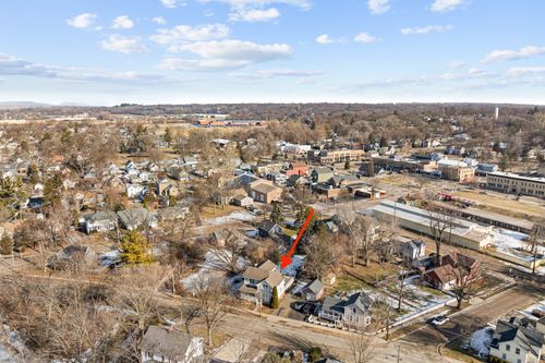 206 Water St, East Dundee, IL, 60118-1338 | Card Image