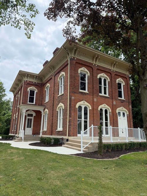 732 W Michigan St, New Carlisle, IN, 46552-9601 | Card Image