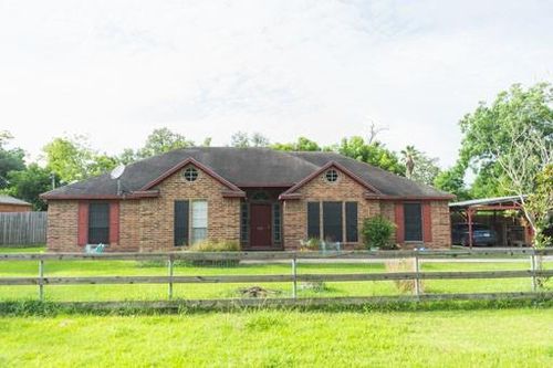 308 W Pear St, Winnie, TX, 77665-9701 | Card Image