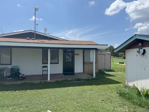 109 Logan Dr, Buchanan Dam, TX, 78609-4455 | Card Image