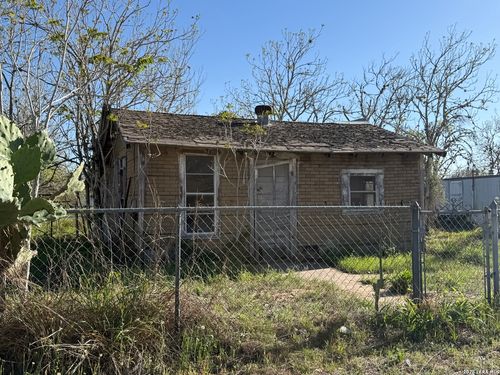 732 Trade Ave, Pleasanton, TX, 78064-3240 | Card Image