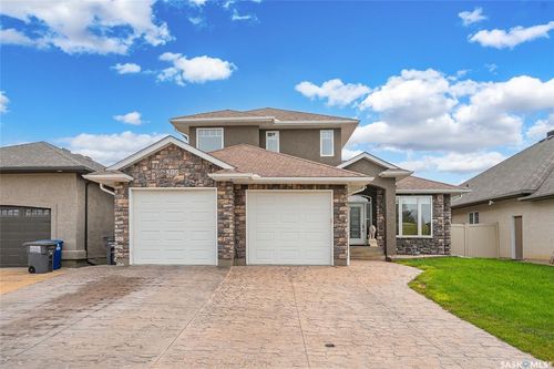 215 Beechwood Cres, Saskatoon, SK, S7V1K6 | Card Image