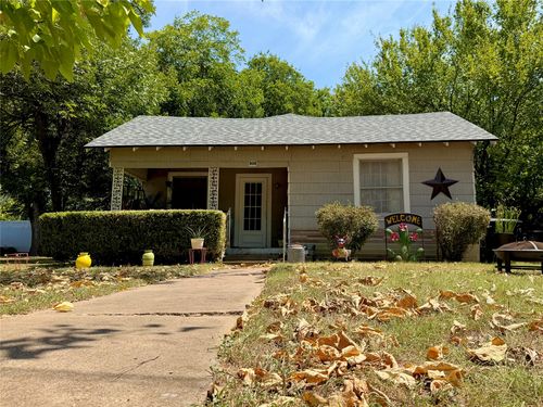 305 Williams Ave, Cleburne, TX, 76033-9218 | Card Image