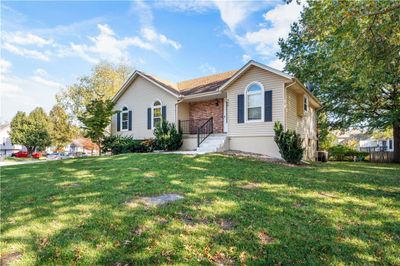 400 Se Mount Vernon Drive, House other with 3 bedrooms, 2 bathrooms and null parking in Blue Springs MO | Image 1