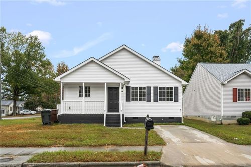 1724 Hertford St, Greensboro, NC, 27403-2757 | Card Image