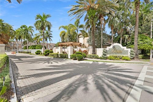 apt-209-5660 Nw 115th Ct, Doral, FL, 33178-4186 | Card Image