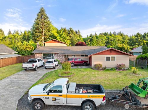 1209 Dundee Dr, Cosmopolis, WA, 98537-3935 | Card Image