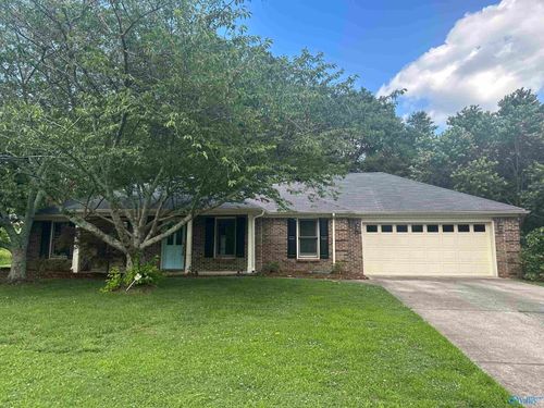 101 Featherstone Ln Se, Owens Cross Roads, AL, 35763-9799 | Card Image