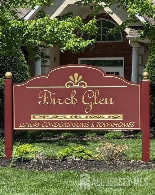 60 Forest Dr, Piscataway, NJ, 08854-2281 | Card Image