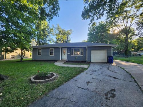 6406 N Walrond Ave, Gladstone, MO, 64119-1505 | Card Image