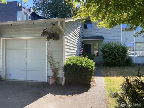 11752 Burke Ave N, Seattle, WA, 98133-8406 | Card Image