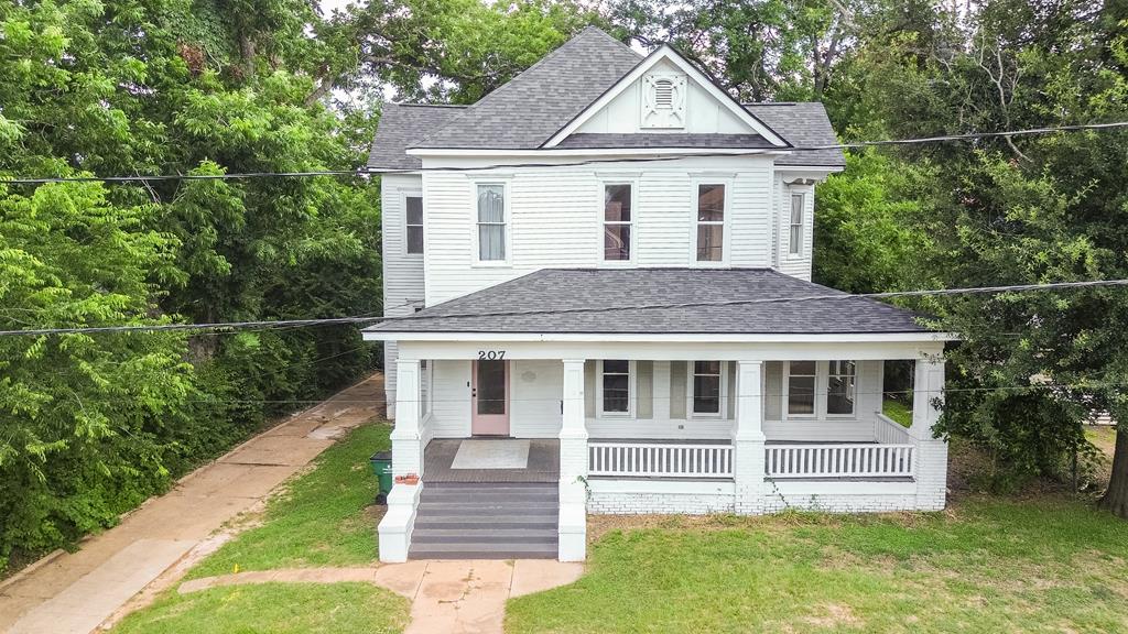 Reagan St, Palestine, TX 75801