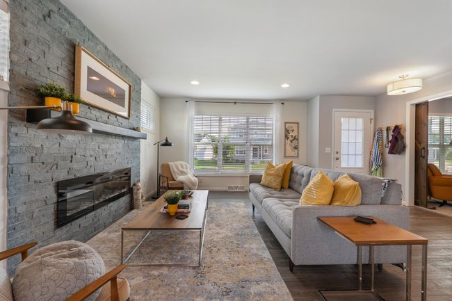 1213 Twisted Branch Way, House other with 3 bedrooms, 3 bathrooms and null parking in Sun Prairie WI | Image 7