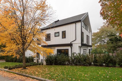 3075 Courtenay St, Vancouver, BC, V6R3X8 | Card Image