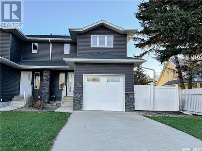 263 30th St W, Home with 3 bedrooms, 2 bathrooms and null parking in Battleford SK | Image 1