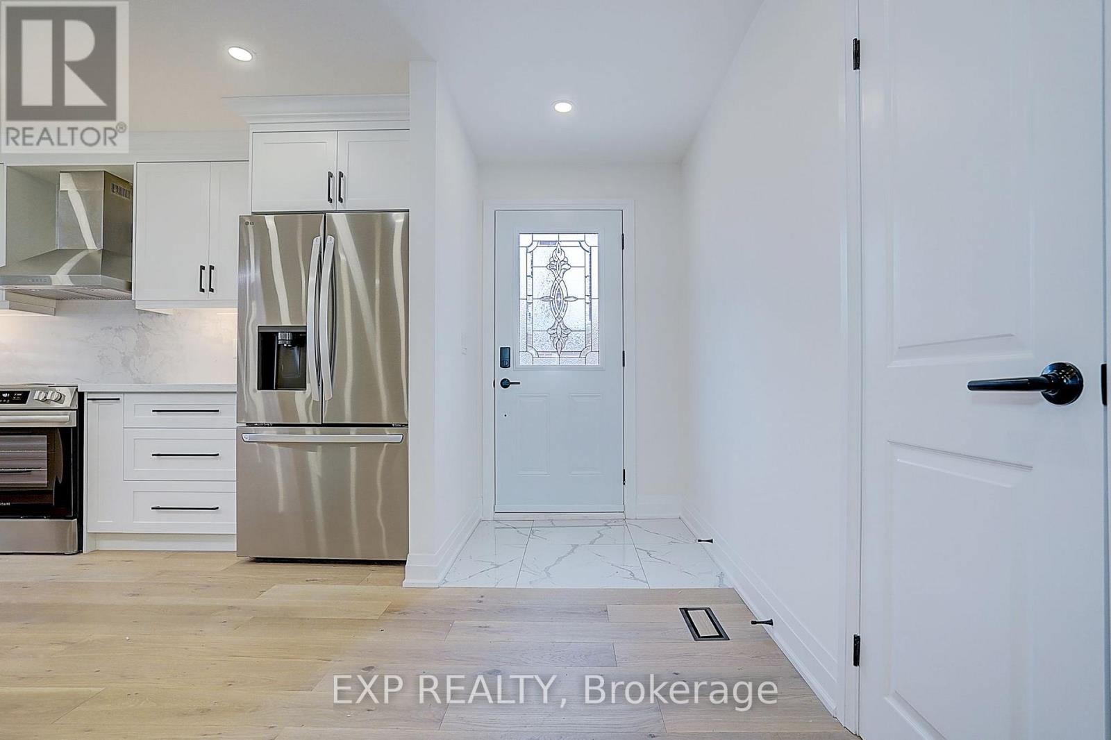 Residential Lease in Toronto (Dorset Park) 3