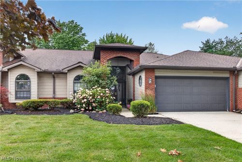 5242 Parkhurst Dr, Sheffield Village, OH, 44054-2960 | Card Image