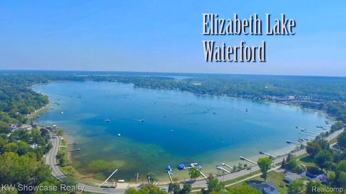 917 Iroquois Ave, Waterford, MI, 48327-3241 | Card Image