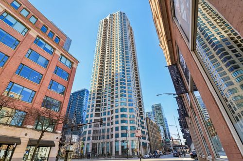 2208-400 N La Salle Dr, Chicago, IL, 60654 | Card Image