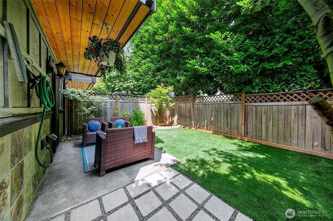 4314 Linden Ave N, Townhouse with 3 bedrooms, 4 bathrooms and 1 parking in Seattle WA | Image 26
