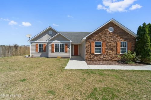 104 Silver Queen Ln, Richlands, NC, 28574-8437 | Card Image