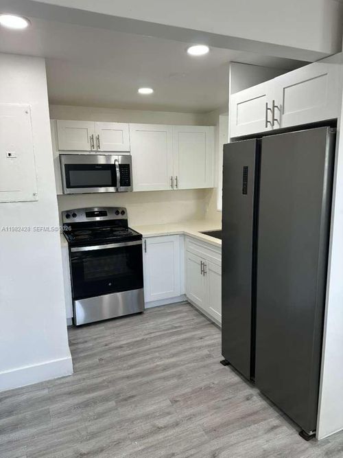 2-1033 Nw 3rd Ave, Fort Lauderdale, FL, 33311 | Card Image