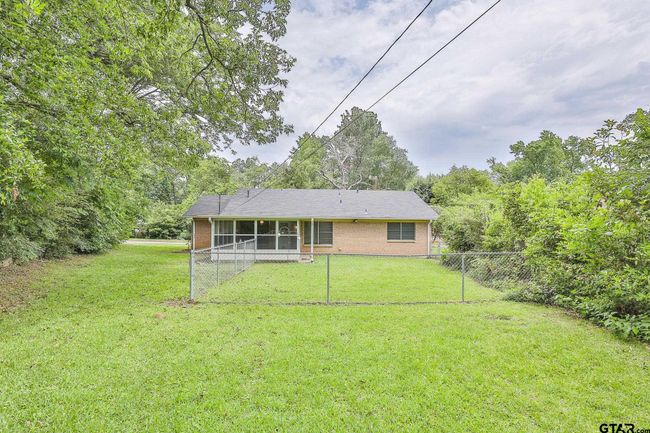 1707 Sampson Dr, House other with 3 bedrooms, 2 bathrooms and null parking in Tyler TX | Image 5