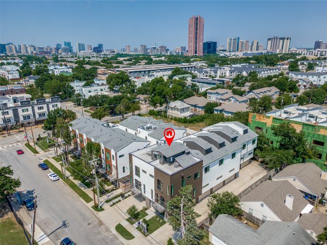 Aerial view of skyline | Image 30