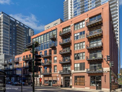 304-300 W Grand Ave, Chicago, IL, 60654-7855 | Card Image