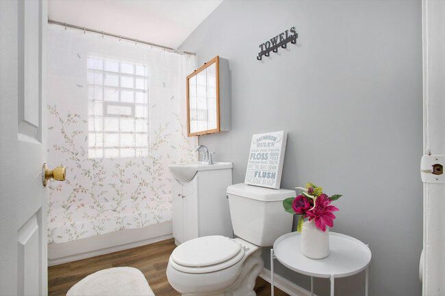FIRST FULL BATH | Image 9