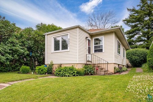 3331 Vernon St, Duluth, MN, 55806-1326 | Card Image