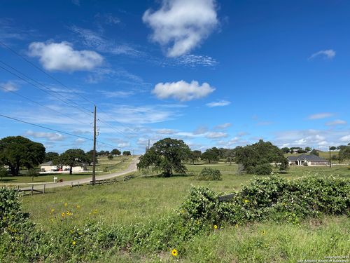 401 Shady Ln, La Vernia, TX, 78121-5141 | Card Image