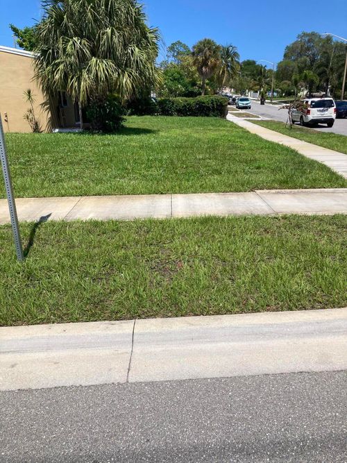 939 35th St, West Palm Beach, FL, 33407-4715 | Card Image