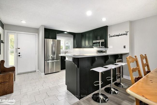 539 Oxbow Cres, Condo with 4 bedrooms, 1 bathrooms and 1 parking in Collingwood ON | Image 6