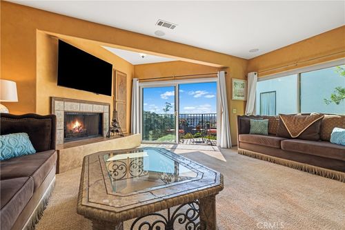 900 Vallecito Dr, Ventura, CA, 93001-2080 | Card Image