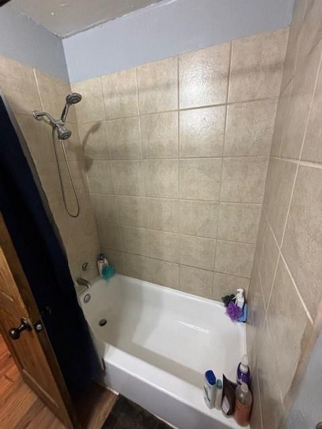 Hall bathroom | Image 36