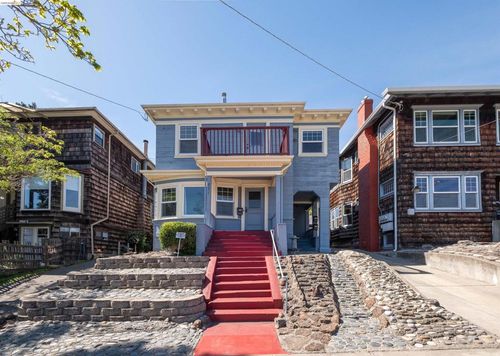 4277 Howe St, Oakland, CA, 94611-4704 | Card Image