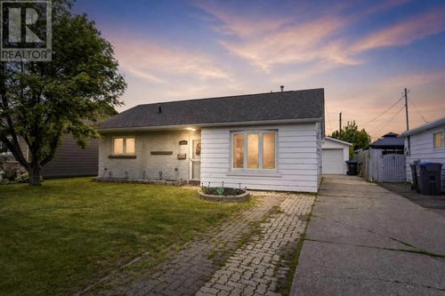 2645 Isabella St E, Thunder Bay, ON, P7E5C9 | Card Image