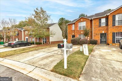 3026 Waldrop Circle, Townhouse with 3 bedrooms, 2 bathrooms and 2 parking in Decatur GA | Image 2