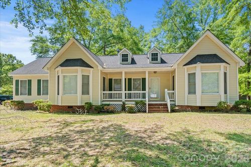 570 Coach Rd, Cheraw, SC, 29520-6732 | Card Image