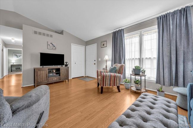 Comfortable layout is ideal for maximum enjoyment. | Image 14