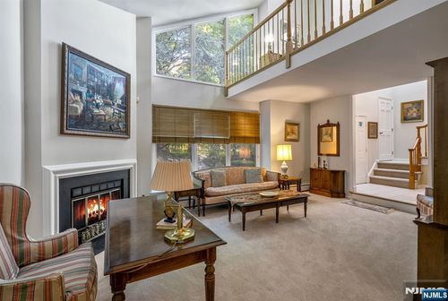 15 Bentley Dr, Franklin Lakes, NJ, 07417-1938 | Card Image