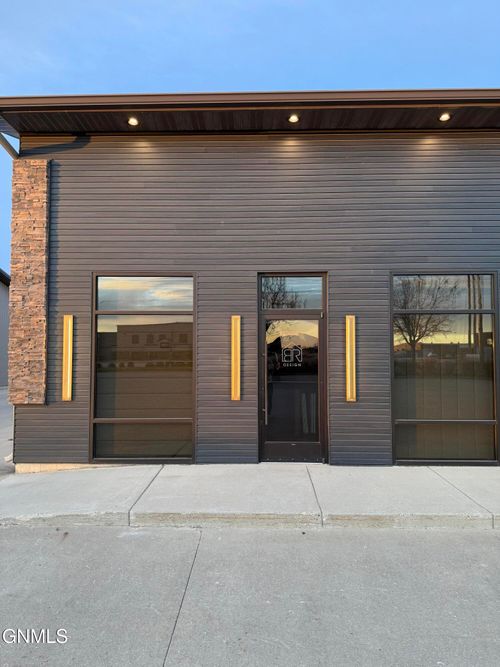 3250 Rock Island Pl, Bismarck, ND, 58504-7704 | Card Image