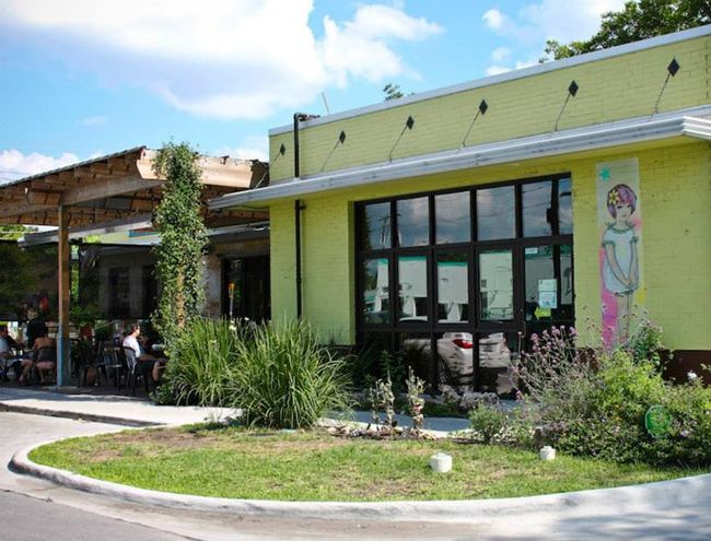 Just a 2 minute walk to the iconic Bouldin Creek Cafe | Image 27