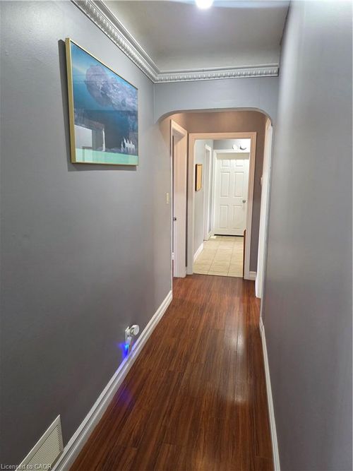 87 Ewen Rd, Hamilton, ON, L8S3C3 | Card Image