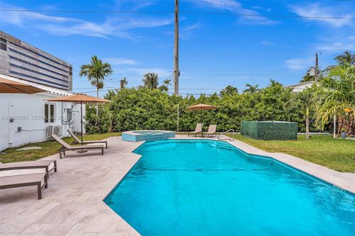 5-703 Ne 7th St, Hallandale Beach, FL, 33009-3542 | Card Image