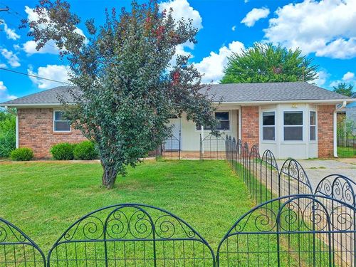 2901 Maple Ln, Edmond, OK, 73034-8257 | Card Image