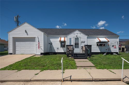 214 1st St, Keystone, IA, 52249-9709 | Card Image