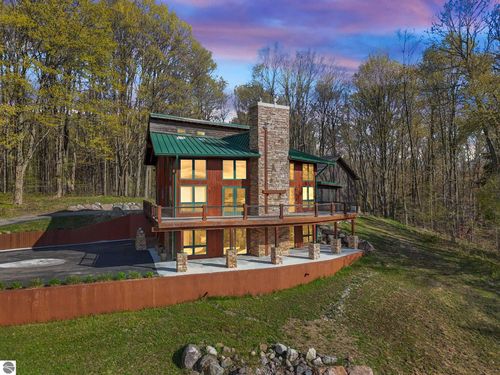8356 W 38 Rd, Cadillac, MI, 49601 | Card Image