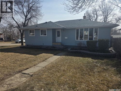 1902 1st St, Estevan, SK, S4A0J1 | Card Image